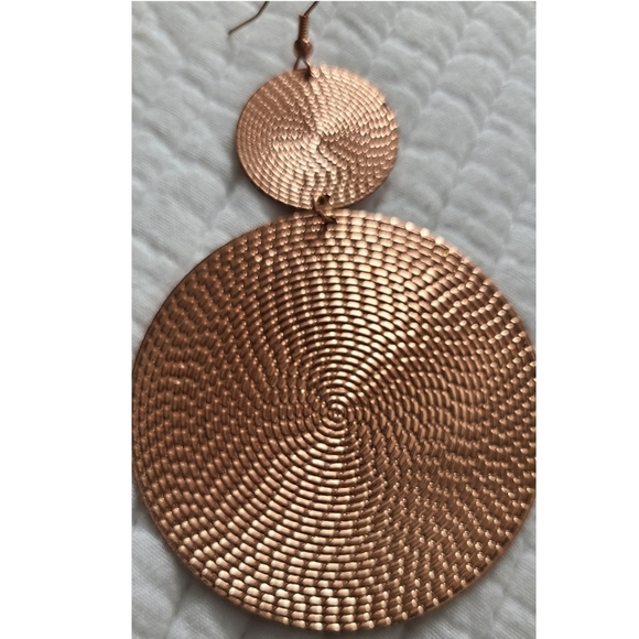 Round earrings. Set of 2 - Picture 3 of 3